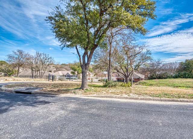 Property at 1701 N Valencia Dr, Kerrville, TX 78028