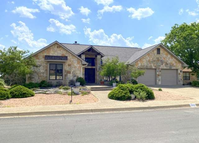 Property at 2022 N Vista Ridge Dr, Kerrville, TX 78028, 4 beds, 3.5 baths