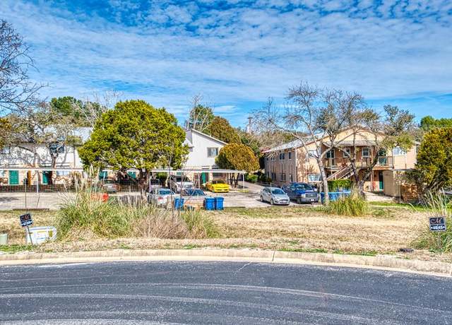 Property at 2002 N Bordeaux Dr, Kerrville, TX 78028