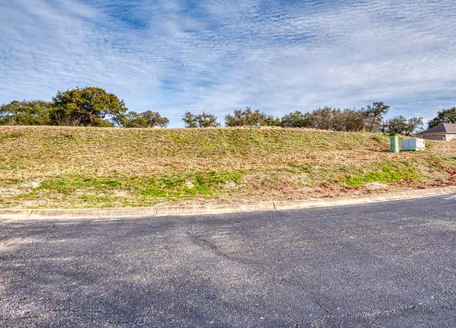 Property at 1902 N Chalet Cir, Kerrville, TX 78028
