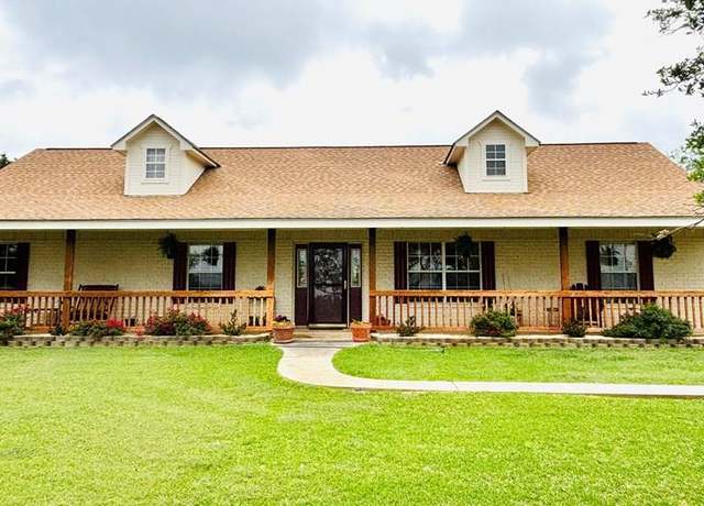 Property at 170 W Longhorn Trl, Kerrville, TX 78028, 4 beds, 3.5 baths
