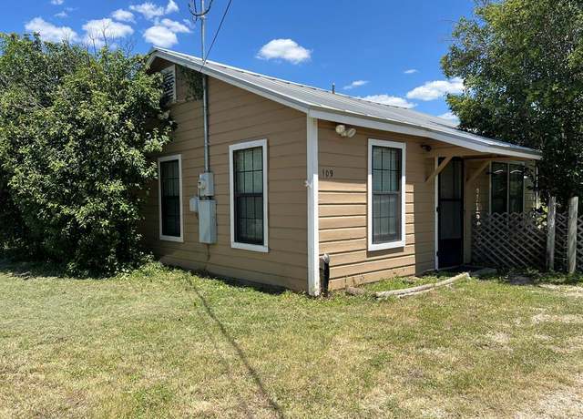 Property at 109 Richardson Ave, Kerrville, TX 78028, 2 beds, 1 bath