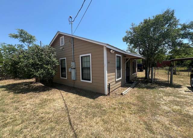 Property at 109 Richardson Ave, Kerrville, TX 78028, 2 beds, 1 bath