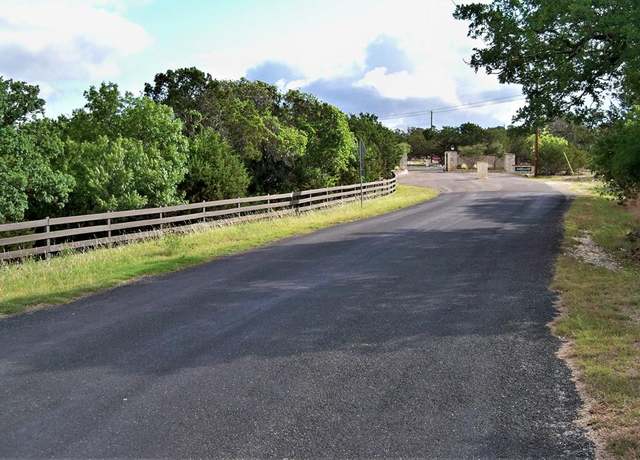 Property at 810 Spanish Oak Dr, Kerrville, TX 78028