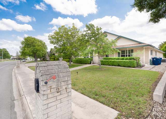 Property at 721 Riverhill Blvd, Kerrville, TX 78028, 3 beds, 2 baths