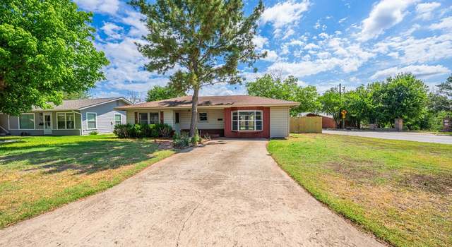Photo of 700 Lee St, Kerrville, TX 78028