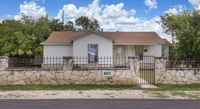 Photo of 736 Moore St, Kerrville, TX 78028