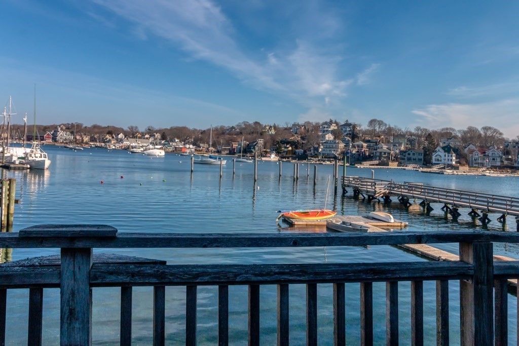 37 Rocky Neck Ave