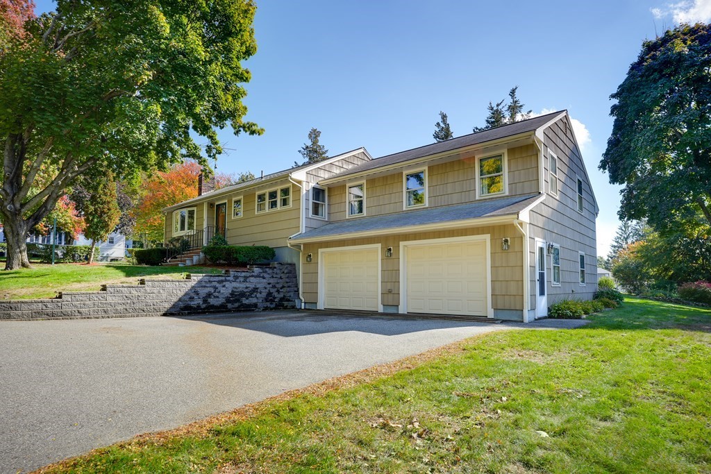 1 Wheatland St, Burlington, MA 01803 3 Bedroom House for $4,100