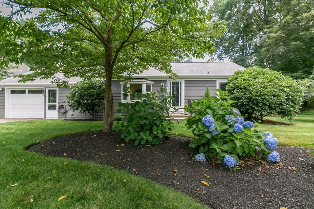 370 Village St, Medway, MA 02053 MLS 73140702 Redfin