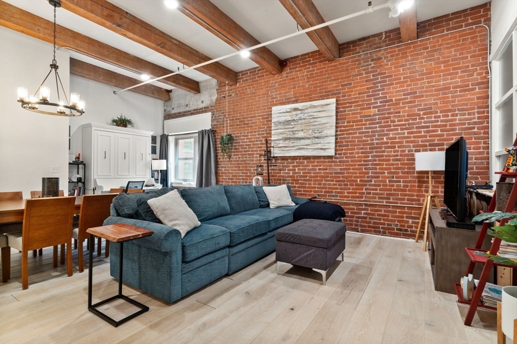 15 Sleeper St #203, Boston, MA 02210