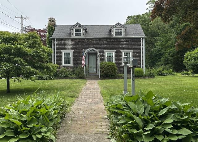Property at 590 Slocum Rd, Dartmouth, MA 02747, 4 beds, 1 bath