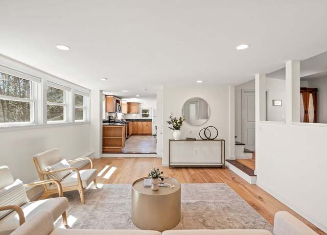 Property at 7 South St, Wenham, MA 01984, 3 beds, 2.5 baths