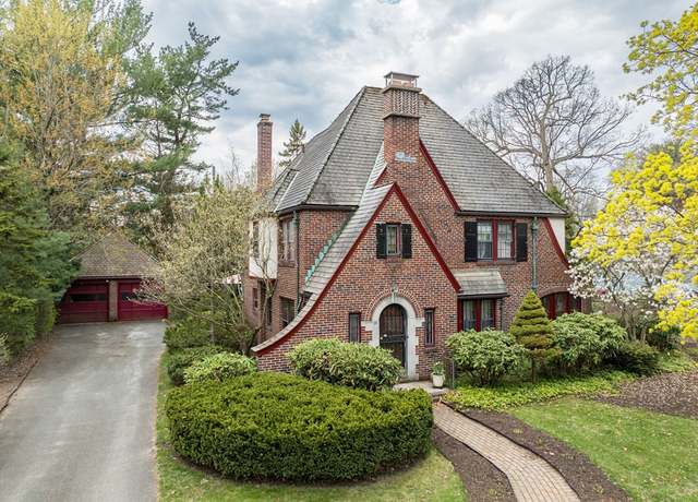 Property at 68 Ingersoll Grv, Springfield, MA 01109, 4 beds, 2.5 baths