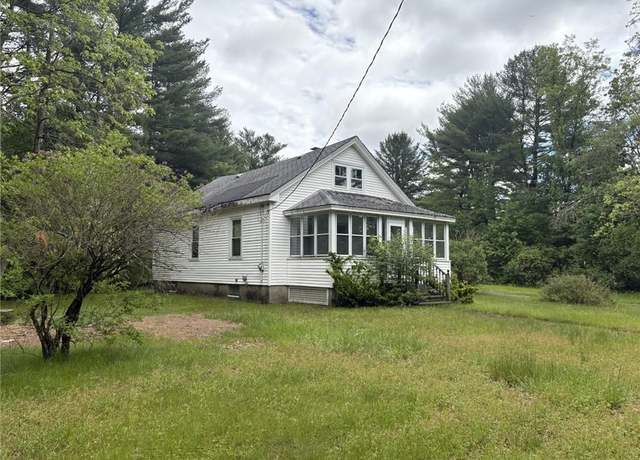 Property at 52 Carpenter St, Seekonk, MA 02771, 3 beds, 1 bath