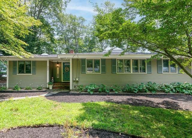 Property at 233 Hooppole Rd, Mashpee, MA 02649, 3 beds, 2.5 baths