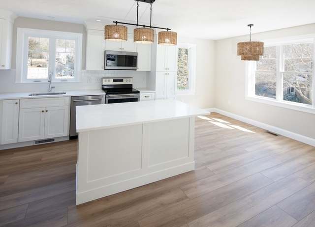 Property at 15 Thom Ave, Bourne, MA 02532, 3 beds, 1.5 baths