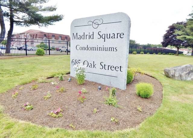 Property at 685 Oak St Unit 13-2, Brockton, MA 02301, 1 bed, 1 bath