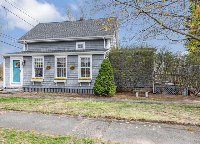 Property at 824 Lynnfield St, Lynnfield, MA 01940, 3 beds, 1.5 baths