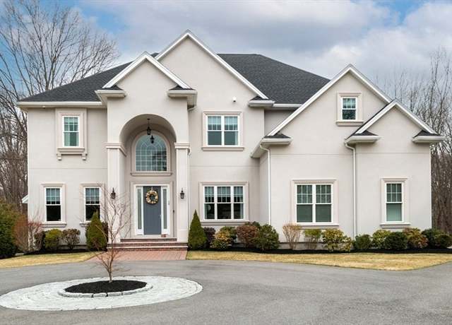Property at 24 Wildewood Dr, Lynnfield, MA 01940, 4 beds, 4.5 baths