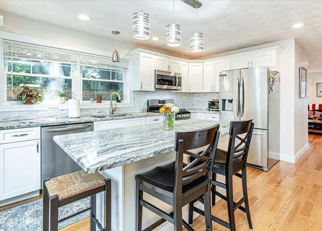 Property at 105 Green St #4, Marblehead, MA 01945, 3 beds, 2.5 baths