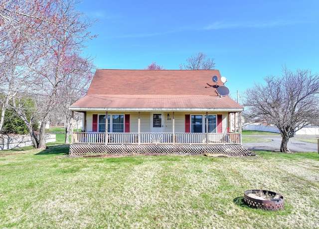 Property at 202 Hartford Ave, Bellingham, MA 02019, 3 beds, 1 bath