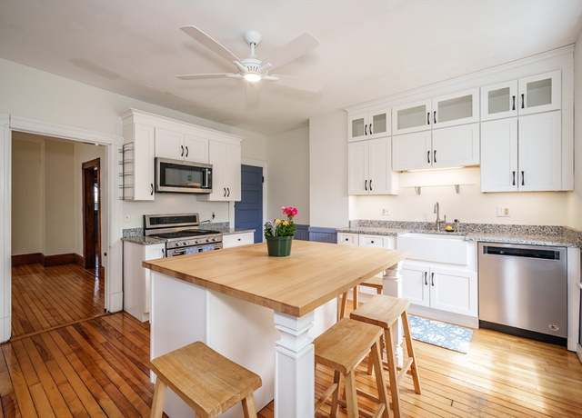 Property at 52 Ward Ave #52, Easthampton, MA 01027, 3 beds, 1 bath
