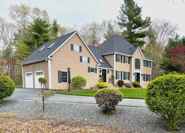 Property at 40 King Philip Dr, Rehoboth, MA 02769, 3 beds, 2.5 baths