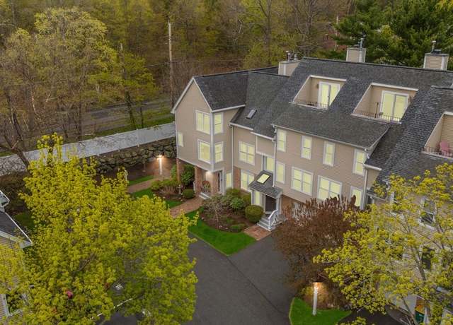 Property at 2 Hammond Pl #2, Woburn, MA 01801, 2 beds, 2.5 baths