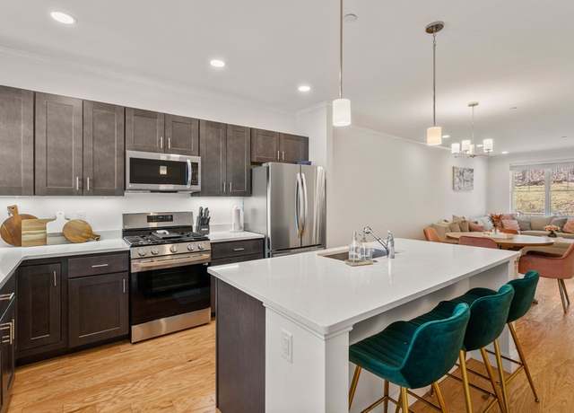 Property at 7 E Dexter Ave #4, Woburn, MA 01801, 2 beds, 2 baths