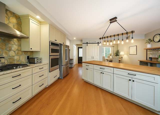 Property at 114 Country Club Way, Kingston, MA 02364, 5 beds, 3.5 baths