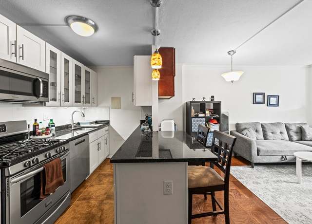 Property at 6 Whittier Pl Unit 3G, Boston, MA 02114, 1 bath