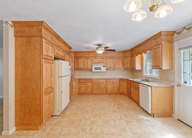 Property at 43 Warwick Rd, Gardner, MA 01440, 3 beds, 2 baths