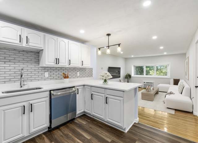 Property at 7 Oakcrest Rd #9, Boston, MA 02136, 2 beds, 1 bath