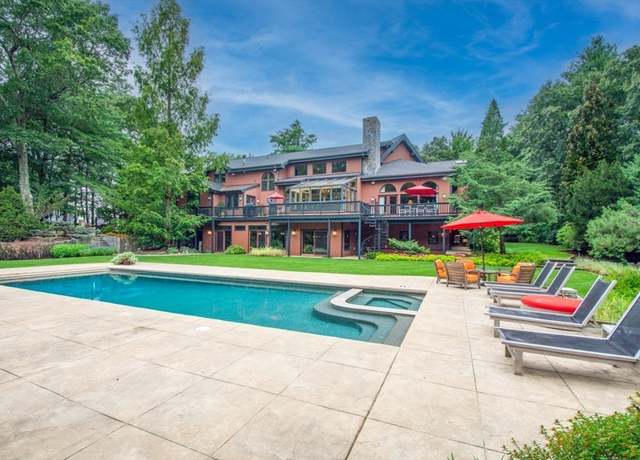 Property at 6 Mountain View Dr, Framingham, MA 01701, 6 beds, 4.5 baths