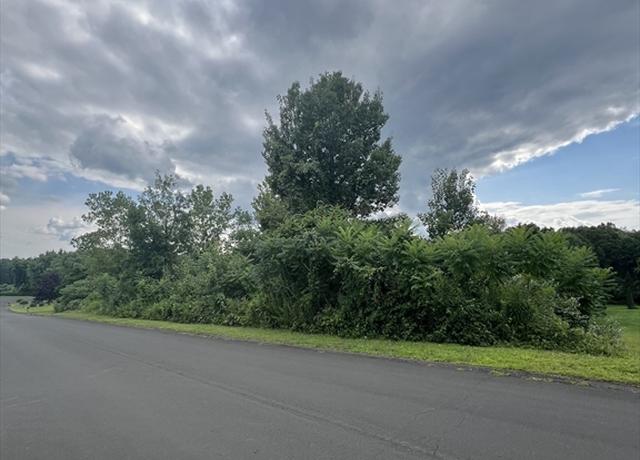 Property at 2 Hummell Ln, Southwick, MA 01077