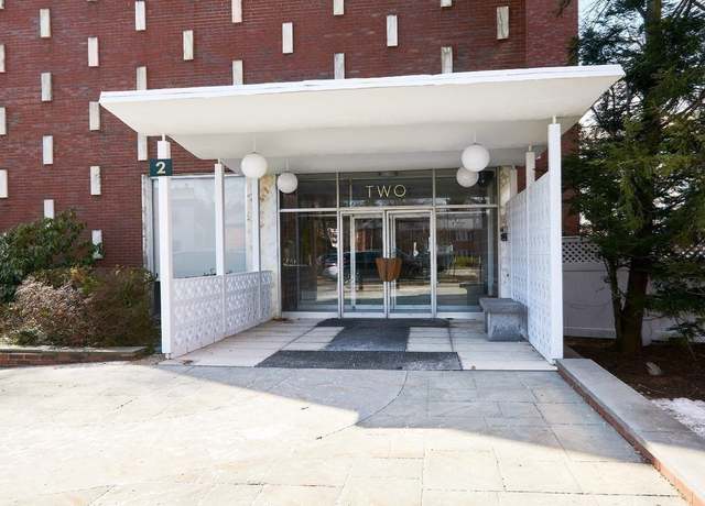 Property at 2 Hammond Pond Pkwy #203, Newton, MA 02467, 1 bed, 1 bath