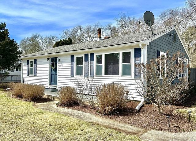 Property at 138 Homestead Ln, Falmouth, MA 02536, 2 beds, 1.5 baths