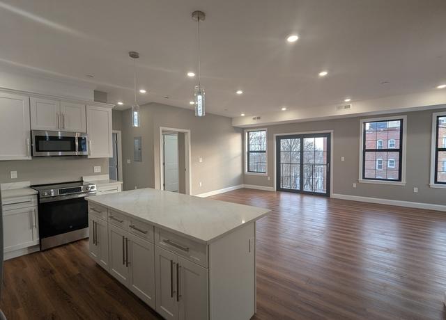 Property at 13 Nahant St Unit 3A, Lynn, MA 01902, 2 beds, 2 baths