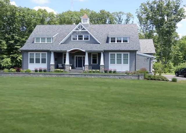 Property at 11 Patricia Dr, Seekonk, MA 02771, 3 beds, 2.5 baths