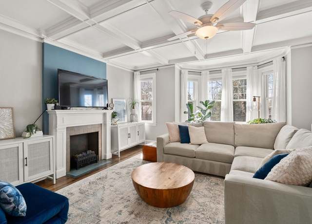 Property at 585 Franklin St #4, Melrose, MA 02176, 3 beds, 1 bath