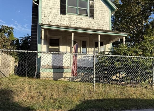 Property at 17 East Central Ave, Wareham, MA 02588, 2 beds, 1 bath