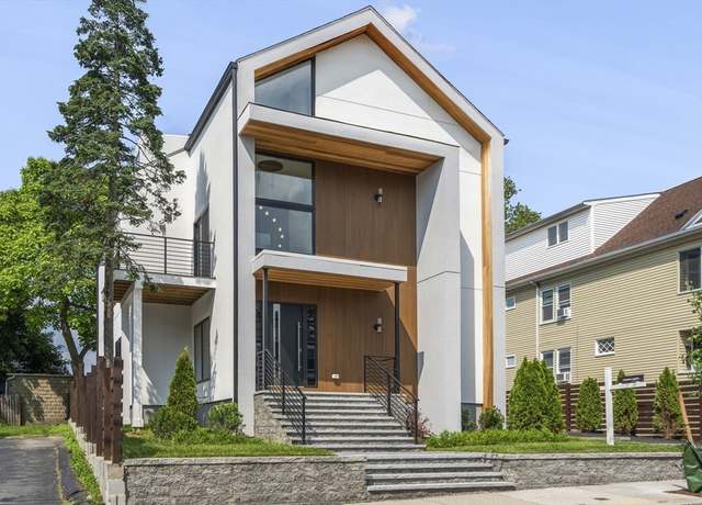Property at 33 Conwell Ave, Somerville, MA 02144, 5 beds, 4.5 baths