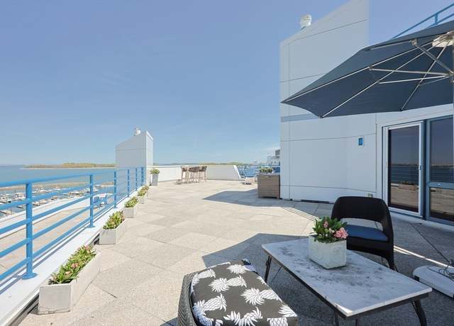 Property at 2001 Marina Dr #707, Quincy, MA 02171, 2 beds, 2.5 baths