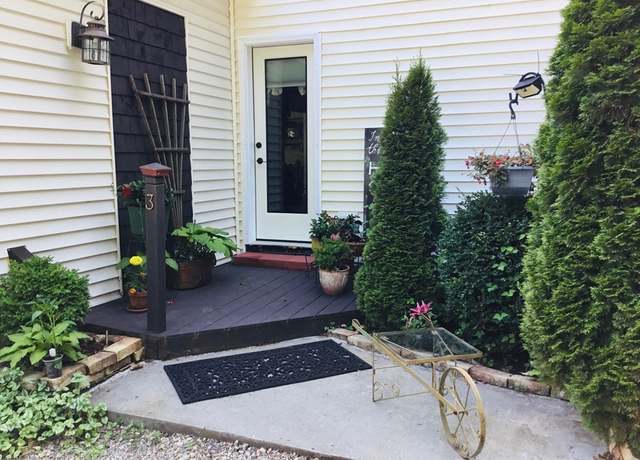 Property at 3 Mohawk Dr, Hubbardston, MA 01452, 2 beds, 2 baths
