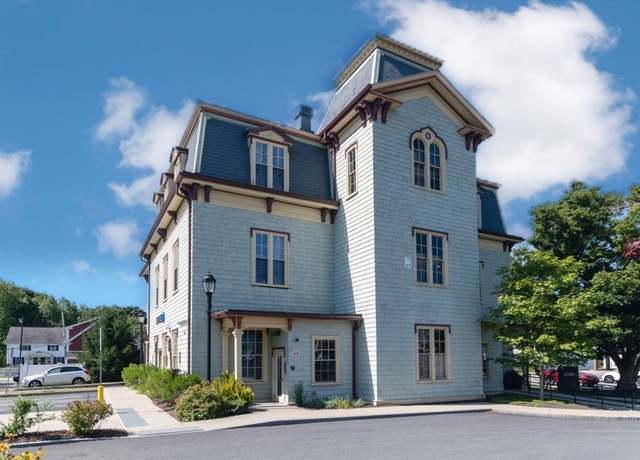 Property at 670-672 High St #3, Westwood, MA 02090, 2 beds, 2 baths