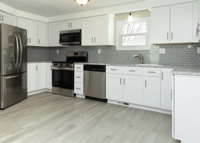 Property at 7 Silver Birch Ln, Kingston, MA 02364, 2 beds, 2 baths