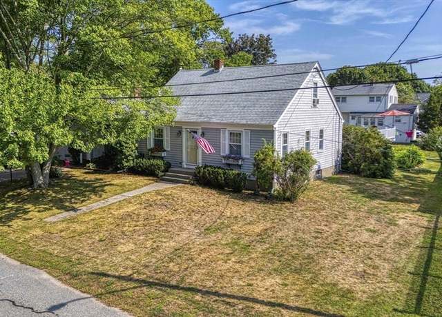 Property at 132 Jackson Ave, Somerset, MA 02725, 4 beds, 3 baths