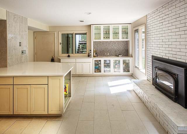 Property at 11 Overlook Dr, Amherst, MA 01002, 4 beds, 2 baths