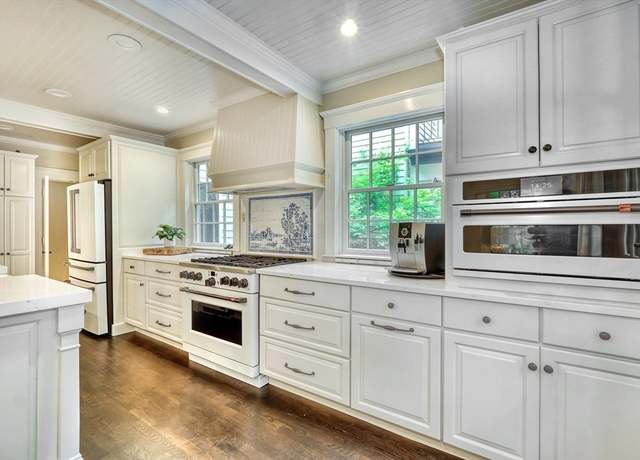 Property at 20 Grove Pl, Winchester, MA 01890, 5 beds, 3.5 baths